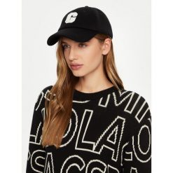 Czapka z daszkiem Guess. Czarne czapki Guess, z aplikacjami. Za 199.99 zł.