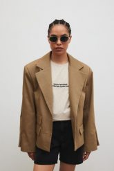 Marynarka o prostym kroju w kolorze LIGHT KHAKI - RICHMOND. Brązowe marynarki i żakiety Marsala, bez wzorów, z bawełny, eleganckie. Za 599.90 zł.