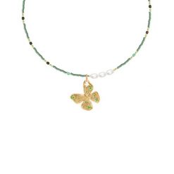 Naszyjnik z zielonymi japońskimi koralikami Miyuki z zawieszką Papillon. Zielone naszyjniki Lilou, z perłą, pozłacane. Za 488.00 zł.