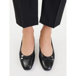 Baleriny Lasocki. Czarne baleriny Lasocki, bez wzorów, bez obcasa. Za 179.99 zł.
