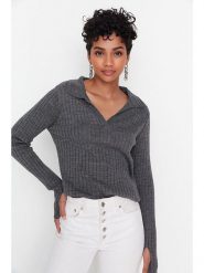 Trendyol Sweter w kolorze szarym rozmiar: L. Szare swetry Trendyol, l, bez wzorów, prążkowane, bez ramiączek. Za 86.99 zł.
