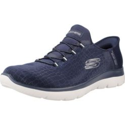 Kapcie SKECHERS SUMMITS-CLASSY NIGHT SLIP-INS Niebieski. Niebieskie obuwie domowe Skechers, bez wzorów, bez zapięcia. Za 397.99 zł.