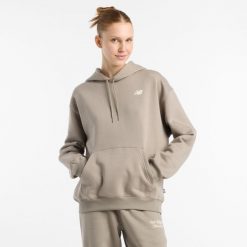 Bluza damska New Balance WT51947DOK – beżowa. Brązowe bluzy New Balance, l, bez wzorów, z bawełny, z kapturem. Za 199.99 zł.