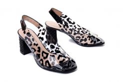 BRENDA ZARO 4418 leopardo czarny, sandały damskie. Czarne sandały Brenda Zaro, bez wzorów, z gumy, bez obcasa, na obcasie, bez zapięcia. Za 414.90 zł.