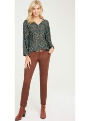 Heine Spodnie chino w kolorze jasnobrązowym rozmiar: 40. Brązowe spodnie materiałowe Heine, na co dzień, bez wzorów. Za 56.53 zł.