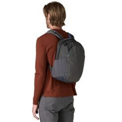 Plecak miejski Atom Day Pack 24L. Niebieskie plecaki Patagonia, bez wzorów. Za 439.99 zł.