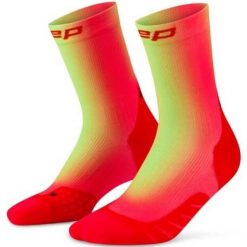 Damskie skarpety kompresyjne do połowy łydki do biegania gradientowe. Czerwone skarpety CEP, bez wzorów, z elastanu. Za 114.00 zł.