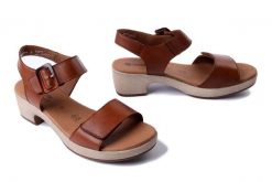 RIEKER REMONTE D0N52-25 brown, sandały damskie. Brązowe sandały Rieker Remonte, bez wzorów, ze skóry, bez obcasa, na obcasie, bez zapięcia. Za 369.90 zł.