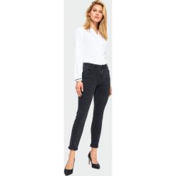 Jeansowe spodnie rurki. Szorty Greenpoint, bez wzorów, z bawełny. Za 119.99 zł.