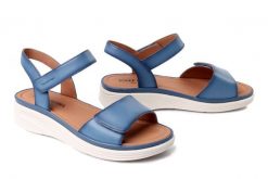 JOSEF SEIBEL 76401 205 597 Sevran 01 slate blue, sandały damskie. Niebieskie sandały Josef Seibel, bez wzorów, ze skóry, bez obcasa, bez zapięcia. Za 369.90 zł.