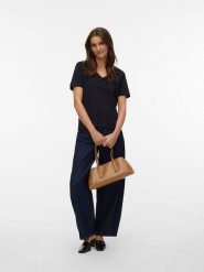 Vero Moda Koszulka w kolorze czarnym rozmiar: L. Czarne bluzki Vero Moda, l, bez wzorów, z bawełny, bez kołnierzyka, bez ramiączek. Za 39.99 zł.