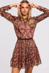 Sukienka w kwiaty szyfonowa z falbankami w stylu BOHO brązowa mini. Brązowe sukienki Sukienki.shop, na co dzień, xxl, bez wzorów, z szyfonu, boho, bez kołnierzyka, bez ramiączek, mini, rozkloszowane. Za 149.00 zł.