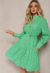 Zielona Sukienka Zdobiona Haftowaniem i Perłowymi Guzikami ze Stójką Wialon. Zielone sukienki Renee, m, z aplikacjami, z tkaniny, retro, bez kołnierzyka, bez ramiączek, midi. Za 84.99 zł.