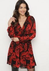 Czarno-Czerwona Rozkloszowana Sukienka w Róże z Bufiastymi Rękawami i Marszczeniem w Talii Senarielle. Czarne sukienki Born2be, na co dzień, na wiosnę, l, bez wzorów, eleganckie, bez kołnierzyka, bez ramiączek, kopertowe. Za 84.99 zł.
