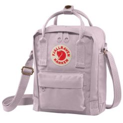 Saszetka Fjallraven Kanken Sling - pastel lavender. Fioletowe torby na ramię Fjällräven, bez wzorów, z materiału, klasyczne, na ramię, bez dodatków. Za 359.99 zł.