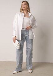 Niebieskie Jeansy z Bawełną o Szerokim Kroju Ozdobione Kwiatami Zinnoreth. Niebieskie jeansy Born2be, l, z aplikacjami, z podwyższonym stanem. Za 129.99 zł.