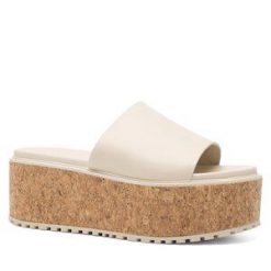 Klapki Lasocki. Brązowe klapki Lasocki, bez wzorów, bez obcasa. Za 249.99 zł.