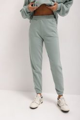 Spodnie dresowe typu jogger w kolorze GREEN TEA skin peach - DISPLAY-XS. Pomarańczowe spodnie dresowe Marsala, xs, bez wzorów, z bawełny. W wyprzedaży za 62.48 zł.