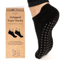 Antypoślizgowe skarpetki do jogi myga Grip Socks. Czarne skarpety MYGA, bez wzorów. Za 39.99 zł.