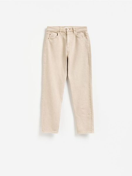 Jeansy mom comfort - kremowy. Białe jeansy Reserved, bez wzorów. Za 129.99 zł.