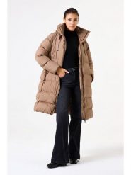 Garcia Płaszcz zimowy w kolorze jasnobrązowym rozmiar: M. Brązowe płaszcze Garcia, na zimę, m, bez wzorów, z puchu, bez kaptura. Za 435.11 zł.