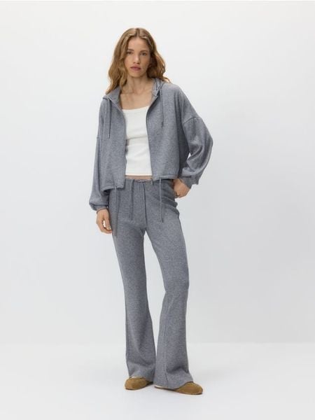 Rozpinana bluza z wiskozą - ciemnoszary. Szare bluzy Reserved, l, bez wzorów, z dzianiny, bez kaptura. Za 139.99 zł.