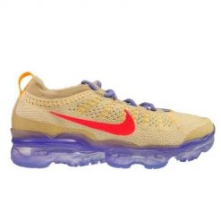 Buty do chodzenia damskie Nike Air Vapormax. Czerwone obuwie sportowe Nike, z materiału, bez zapięcia, trekkingowe. Za 697.00 zł.