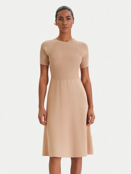 Armani Exchange Sukienka dzianinowa XW001885 AF10352 Beżowy Regular Fit. Brązowe sukienki Armani Exchange, l, bez wzorów, z dzianiny, bez kołnierzyka, bez ramiączek. Za 759.99 zł.