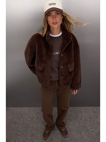 Trendyol Płaszcz pluszowy w kolorze ciemnobrązowym rozmiar: M. Brązowe płaszcze Trendyol, m, bez wzorów, bez kaptura. Za 186.63 zł.