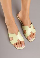Żółto-Zielone Klapki Vices z Geometryczną Cholewką Arlemia. Żółte klapki Born2be, bez wzorów, z jeansu, bez obcasa, na płaskiej podeszwie. Za 49.99 zł.