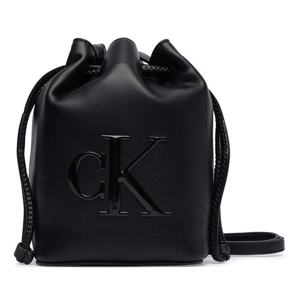 Torebka Calvin Klein. Czarne listonoszki Calvin Klein, bez wzorów, bez dodatków. Za 329.99 zł.