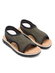 Camper Sandały w kolorze khaki rozmiar: 36. Brązowe sandały Camper, bez wzorów, klasyczne, z otwartym noskiem, bez obcasa, bez zapięcia. Za 217.95 zł.