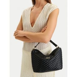 Torebka MEXX. Czarne torebki klasyczne Mexx, bez wzorów, bez dodatków. Za 189.99 zł.