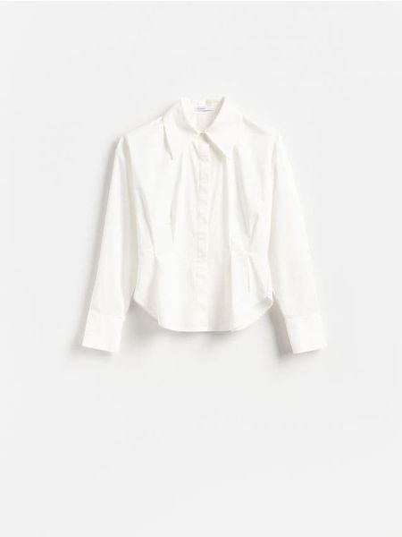 Koszula z bawełną - biały. Białe koszule Reserved, l, bez wzorów, z bawełny, bez kołnierzyka, bez ramiączek. Za 119.99 zł.