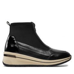 Botki Caprice. Czarne botki Caprice, bez wzorów, bez obcasa, na płaskiej podeszwie, bez zapięcia. Za 399.99 zł.