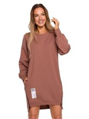 Made of emotion Sukienka dresowa w kolorze brązowym rozmiar: L. Brązowe sukienki Made Of Emotion, na co dzień, l, z aplikacjami, z dresówki, z asymetrycznym kołnierzem, bez ramiączek, mini, asymetryczne. Za 265.95 zł.