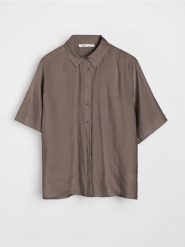 Koszula z krótkim rękawem i kołnierzykiem z modalem - kremowy. Białe koszule Sinsay, l, bez wzorów, bez kołnierzyka, bez ramiączek. Za 59.99 zł.