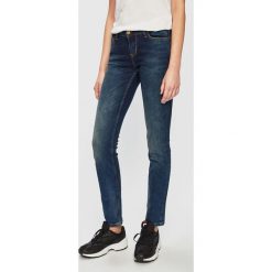 Mustang - Jeansy Jasmin. Niebieskie jeansy Mustang, bez wzorów. W wyprzedaży za 219.90 zł.