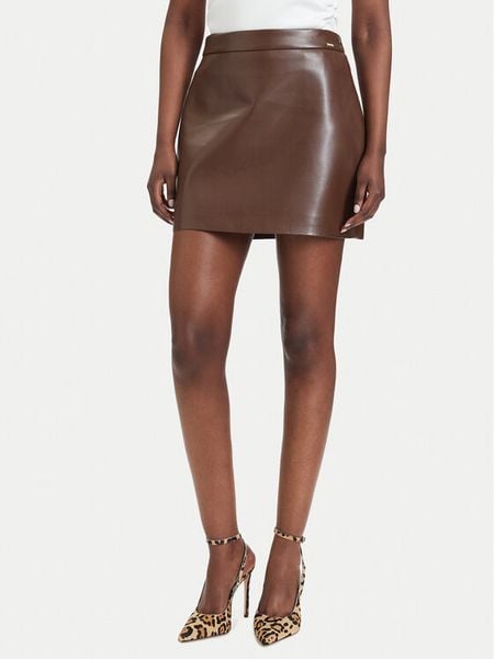 Guess Spódnica z imitacji skóry W6YD09 W2902 Brązowy Regular Fit. Brązowe spódnice Guess, s, z aplikacjami, ze skóry. Za 309.99 zł.