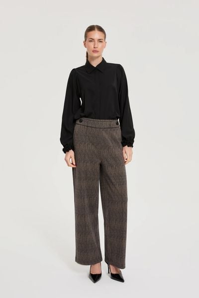 Koszula z ozdobnymi rękawami czarna. Czarne koszule MOODO, l, bez wzorów, z poliesteru, bez kołnierzyka, bez ramiączek. Za 129.99 zł.