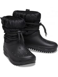 Crocs Kozaki zimowe "Classic Neo Puff" w kolorze czarnym rozmiar: 38/39. Czarne kozaki Crocs, na zimę, bez obcasa, bez zapięcia. Za 297.95 zł.