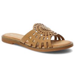 Beżowe Klapki Filippo Modne Buty Damskie. Brązowe klapki Filippo, w ażurowe wzory, ze skóry ekologicznej, bez obcasa. Za 129.00 zł.