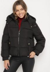 Czarna Pikowana Kurtka Puffer z Kapturem z Możliwością Odpięcia Galanea. Czarne kurtki narciarskie Born2be, l, bez wzorów, z jeansu, z kapturem, narciarskie. Za 139.99 zł.