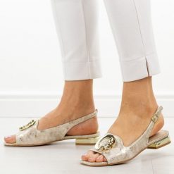 Złote sandały damskie S.Barski 6024. Żółte sandały S.BARSKI, bez wzorów, ze skóry, eleganckie, bez obcasa, na obcasie, bez zapięcia. Za 219.00 zł.