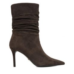Botki Gino Rossi. Brązowe botki Gino Rossi, bez wzorów, bez obcasa, na szpilce, bez zapięcia. Za 529.99 zł.
