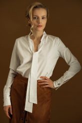 Biała koszula z kokardą. Białe koszule Hultaj Polski, l, bez wzorów, z bawełny, bez kołnierzyka, bez ramiączek. Za 339.00 zł.
