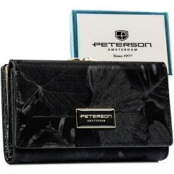 Poziomy, modny portfel damski ze skóry naturalnej i ekologicznej w czarnym kolorze Peterson PTN PS108-MLF. Czarne portfele Peterson, z aplikacjami, ze skóry. Za 119.99 zł.