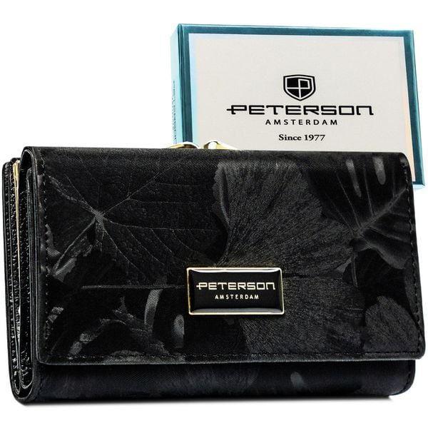Poziomy, modny portfel damski ze skóry naturalnej i ekologicznej w czarnym kolorze Peterson PTN PS108-MLF. Czarne portfele Peterson, z aplikacjami, ze skóry. Za 119.99 zł.