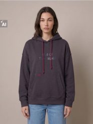 Dresowa bluza hoodie z nadrukiem na plecach - niebieski. Niebieskie bluzy Sinsay, l, bez wzorów, z dresówki, bez kaptura. Za 49.99 zł.