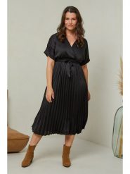 Curvy Lady Sukienka w kolorze czarnym rozmiar: 44/46. Czarne sukienki Curvy Lady, na co dzień, bez wzorów, z tkaniny, klasyczne, bez kołnierzyka, bez ramiączek, maxi, proste. Za 121.99 zł.